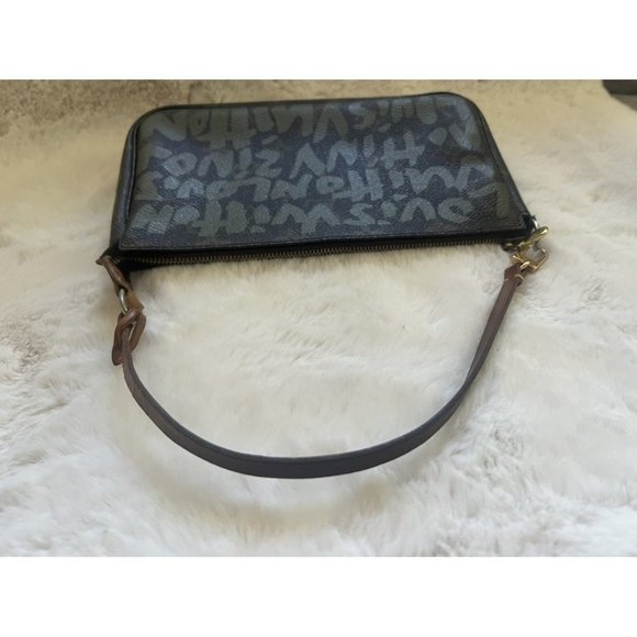 Louis Vuitton Pochette - Picture 5 of 8